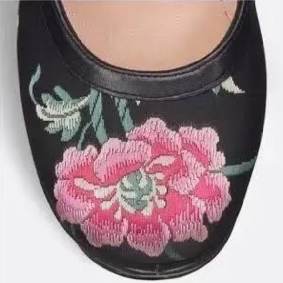 Dior 2023 Buckled Mary Jane Floral Petites Fleurs Embroidered Platform Heels - Picture 6 of 7